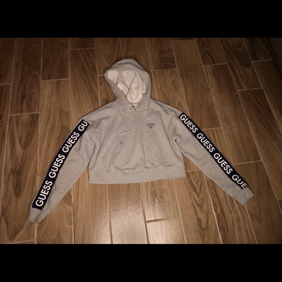 GUESS Set - Picture 2 of 3